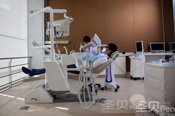 黑黄牙美白贵不贵