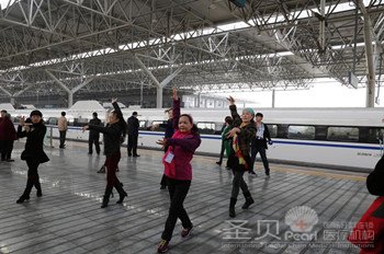 幸福老人一大怪:出门旅游带着牙医嗨3